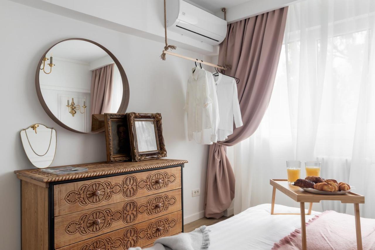 Eclectic 3 Bedroom Calea Victoriei By Urbanesq بوخارست المظهر الخارجي الصورة