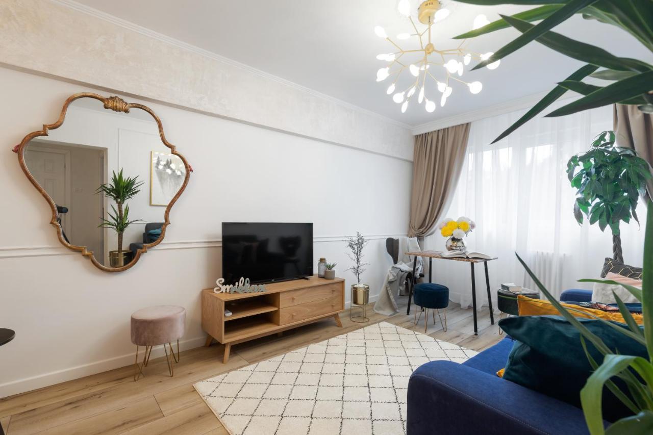 Eclectic 3 Bedroom Calea Victoriei By Urbanesq بوخارست المظهر الخارجي الصورة