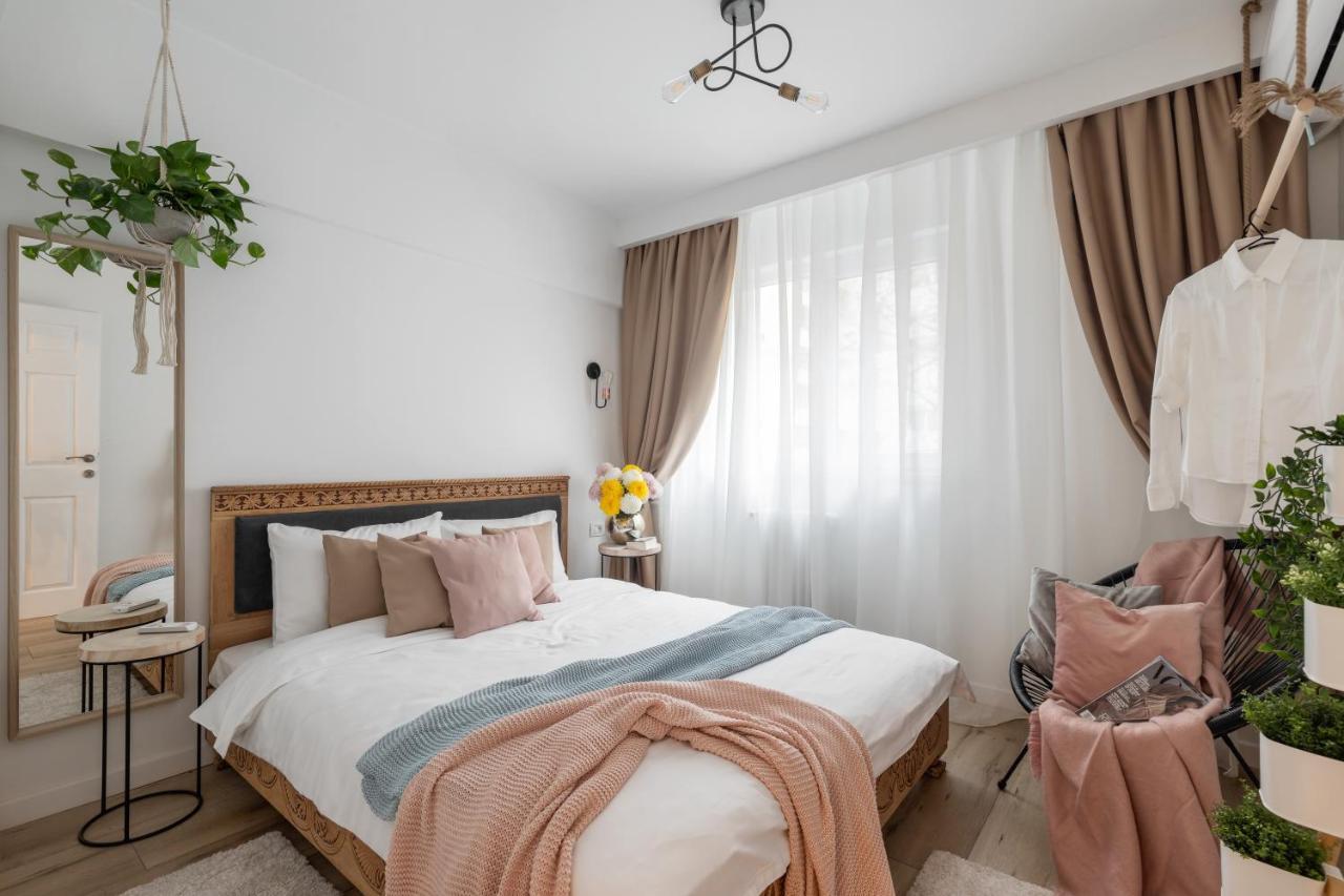 Eclectic 3 Bedroom Calea Victoriei By Urbanesq بوخارست المظهر الخارجي الصورة